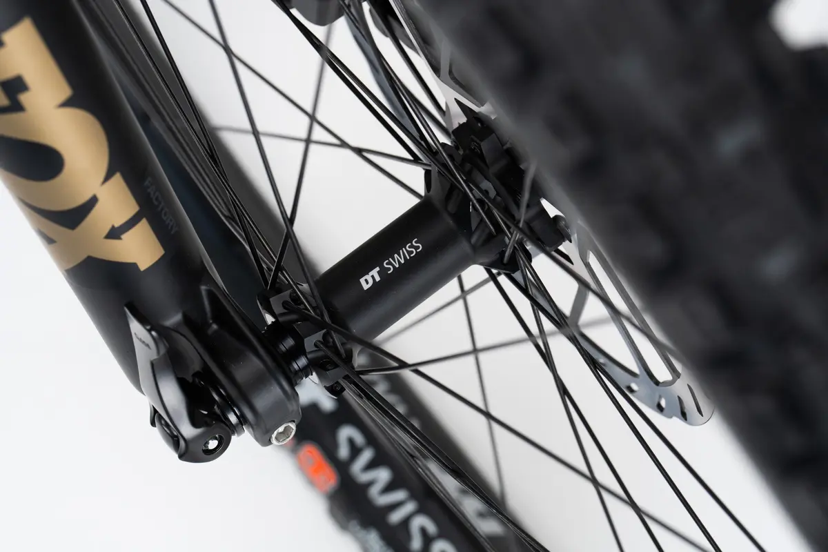 Madonna V3.2 Fox Factory Complete Bike 13