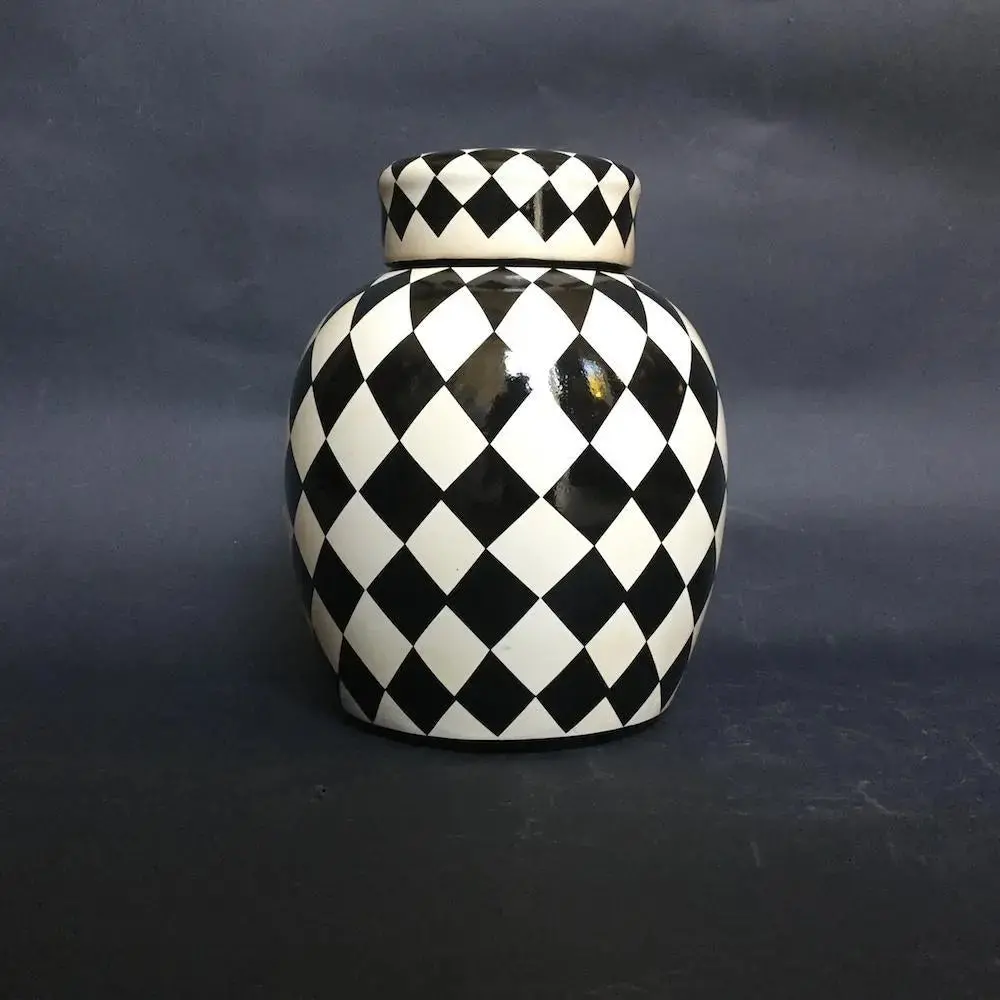 Dama Chinese Vase 1