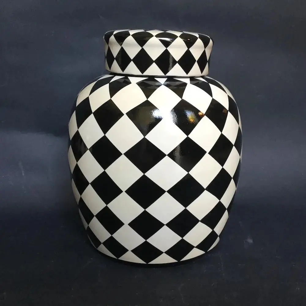 Dama Chinese Vase 2