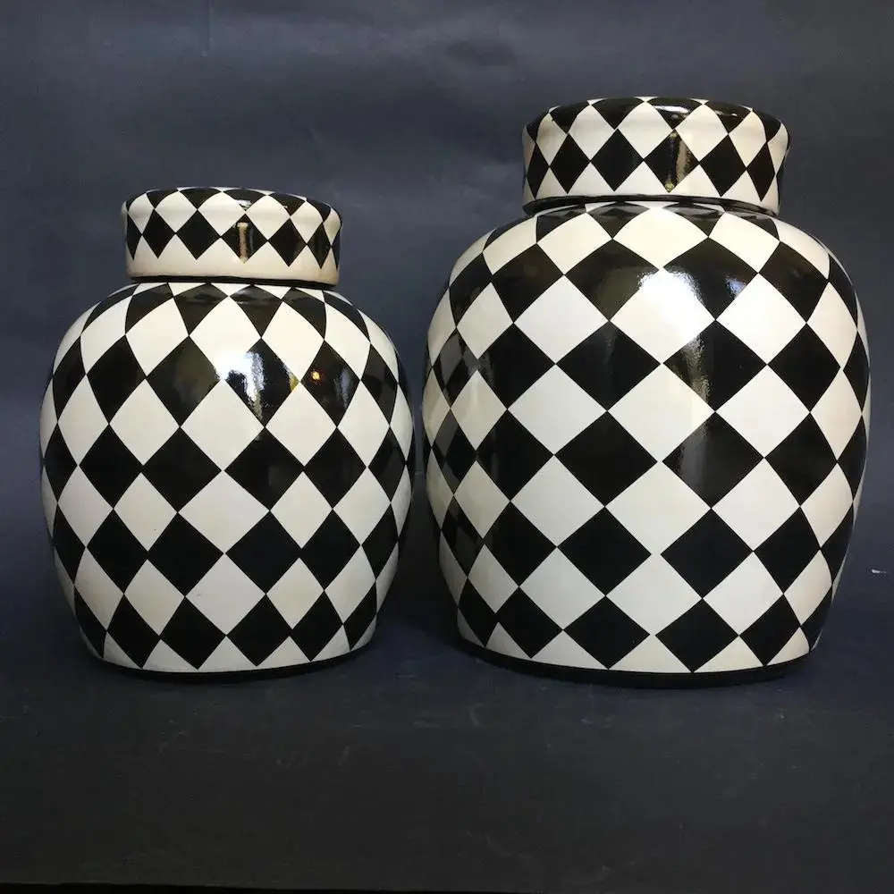 Dama Chinese Vase 1