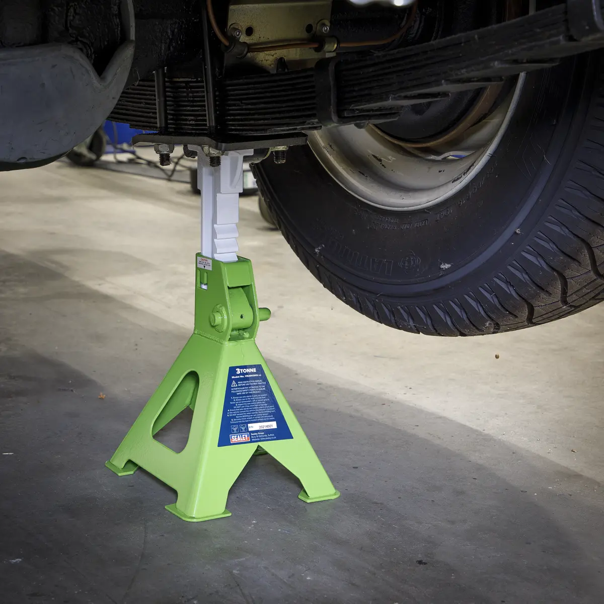 Sealey Ratchet Type Axle Stands (Pair) 3 Tonne Capacity Per Stand - Hi-Vis Green Vs2003hv 2